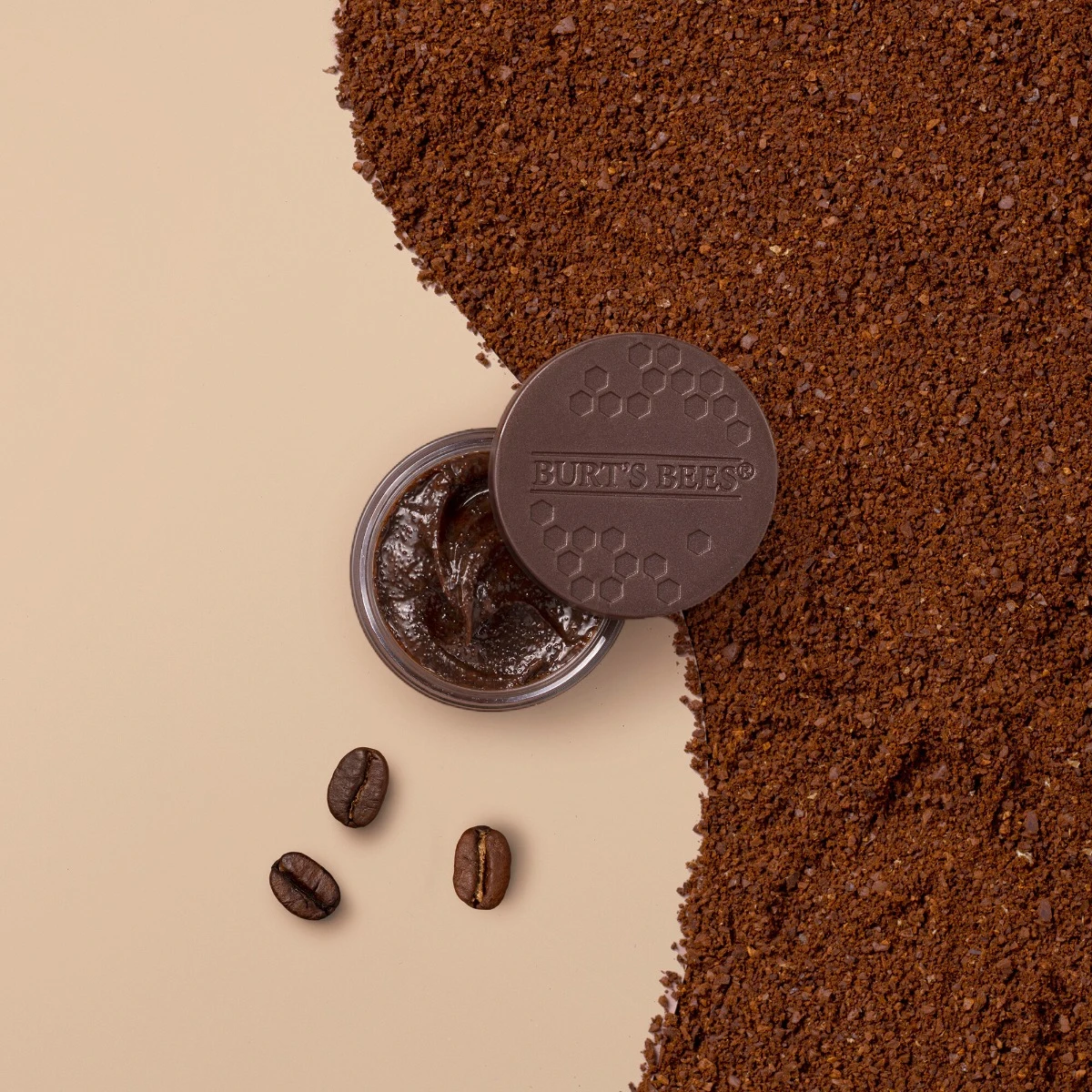 111-conditioning-coffee-grounds-lip-scrub-5.webp Conditioning Coffee Grounds Lip Scrub